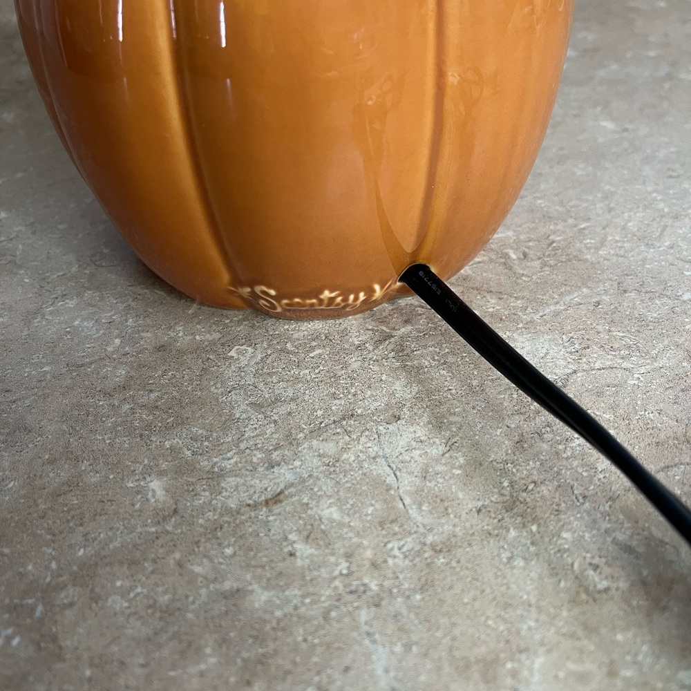 Scentsy Jack O Lantern Pumpkin Warmer - Picture 3 of 4